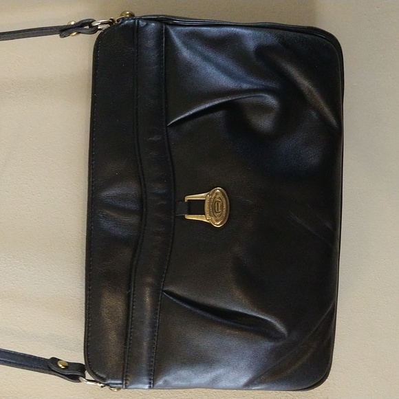 NWOT. Étienne Aigner zip top black leather Crossbody bag. - Picture 1 of 6